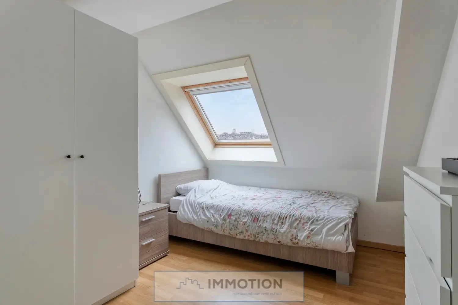 Ruim instapklaar appartement met 2 slaapkamers in centrum Kortrijk vlakbij de Leie - BEZOEK op 14 of 15 februari foto 13