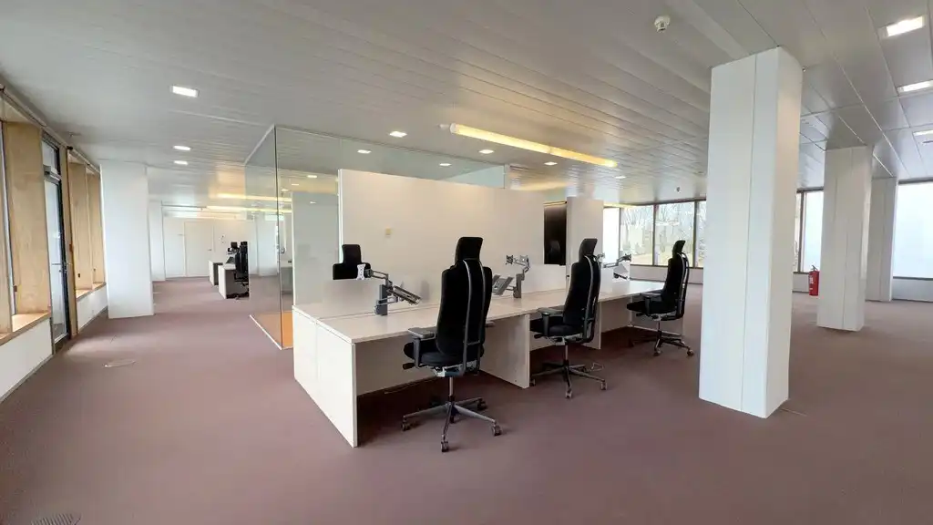 Modern kantoorgebouw te koop nabij oprit R4 in Gent foto 4