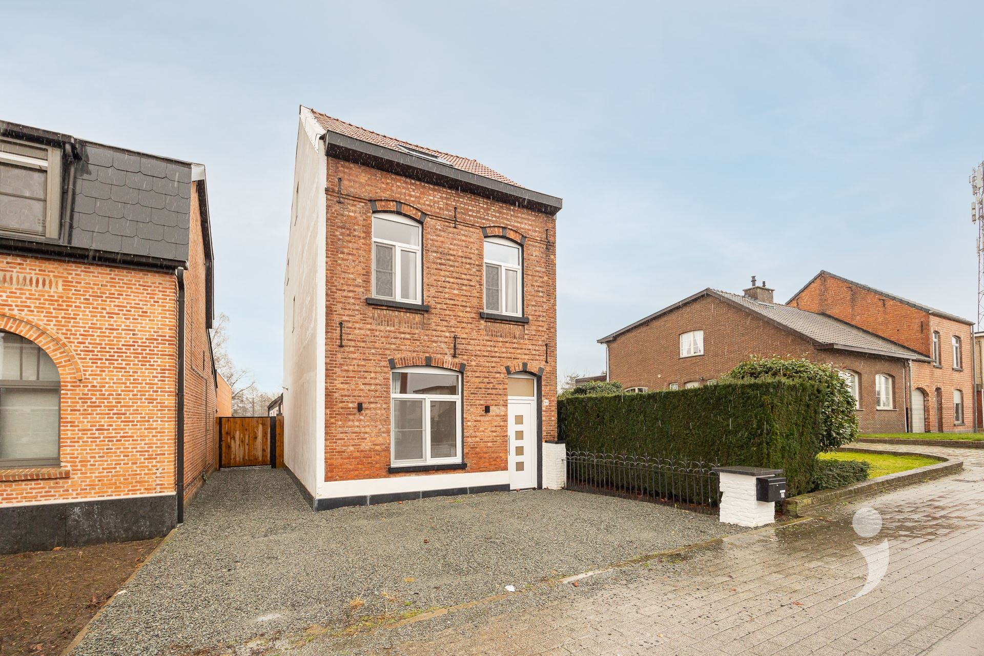 Volledig gerenoveerde woning op wandelafstand van centrum Aarschot! foto {{pictureIndex}}