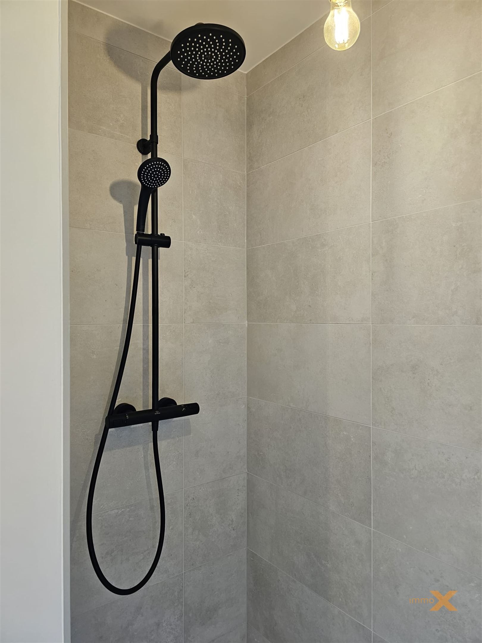 PRACHTIG AFGEWERKTE NIEUWBOUWWONING foto 22