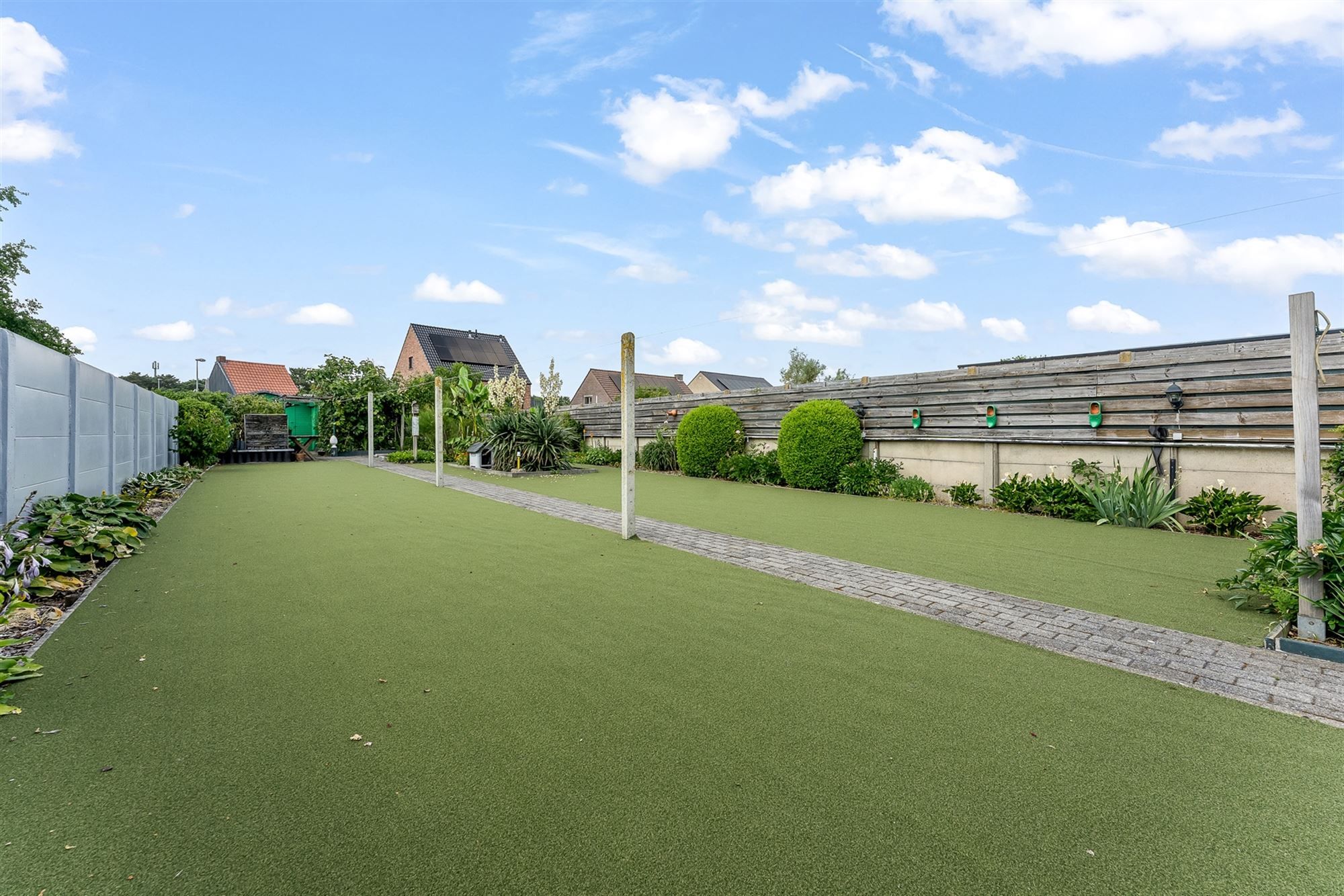 PERFECT ONDERHOUDEN WONING MET RUIME GARAGE EN BIJGEBOUW foto 22