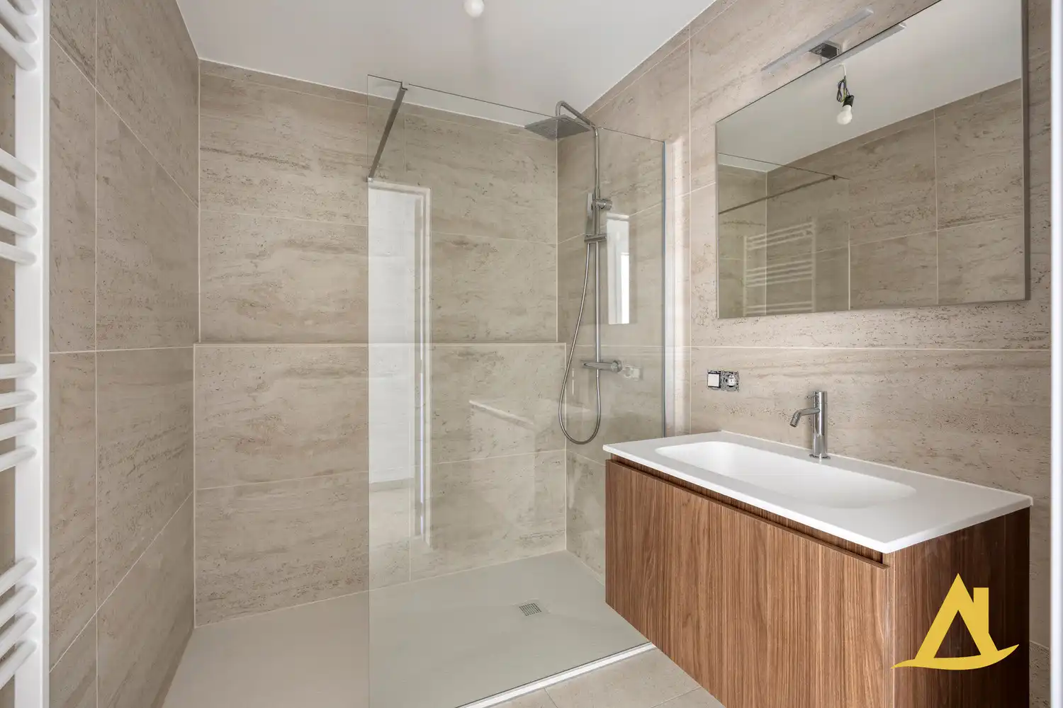 STIJLVOL EN ENERGIEZUINIG WONEN OP EEN TOPLOCATIE! foto 36