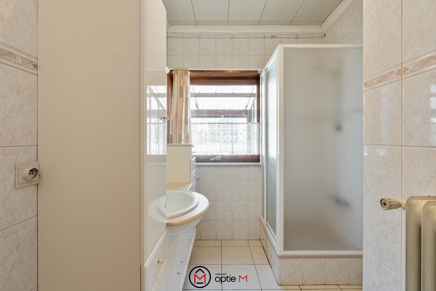 Te renoveren woning met ruim werkhuis foto 12