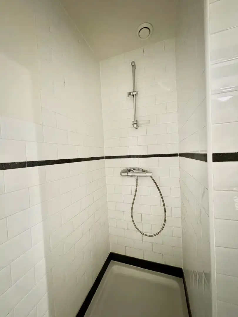 Gemeubelde instapklare studio op tweede verdieping in Antwerpen-Zuid foto 5