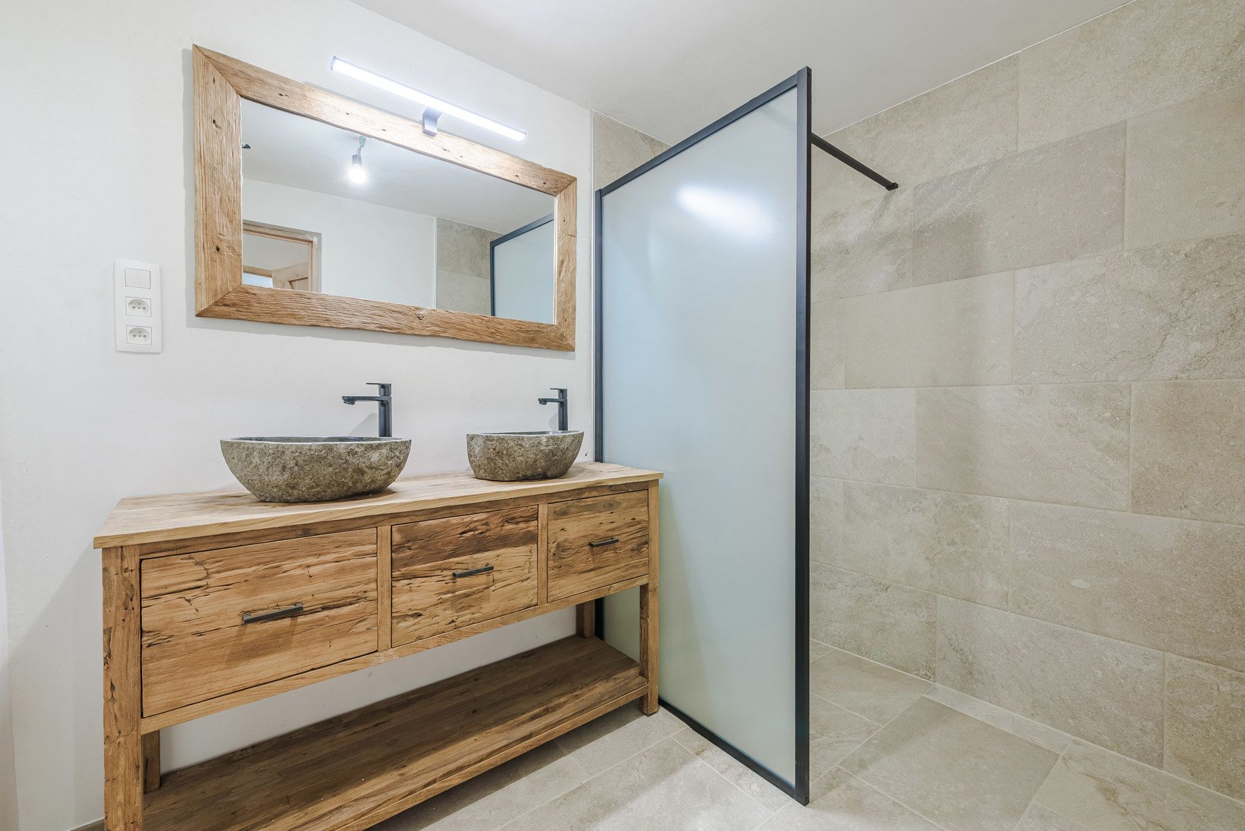 Centraal gelijkvloers 1-slpk app met tuinterras en garage foto 14