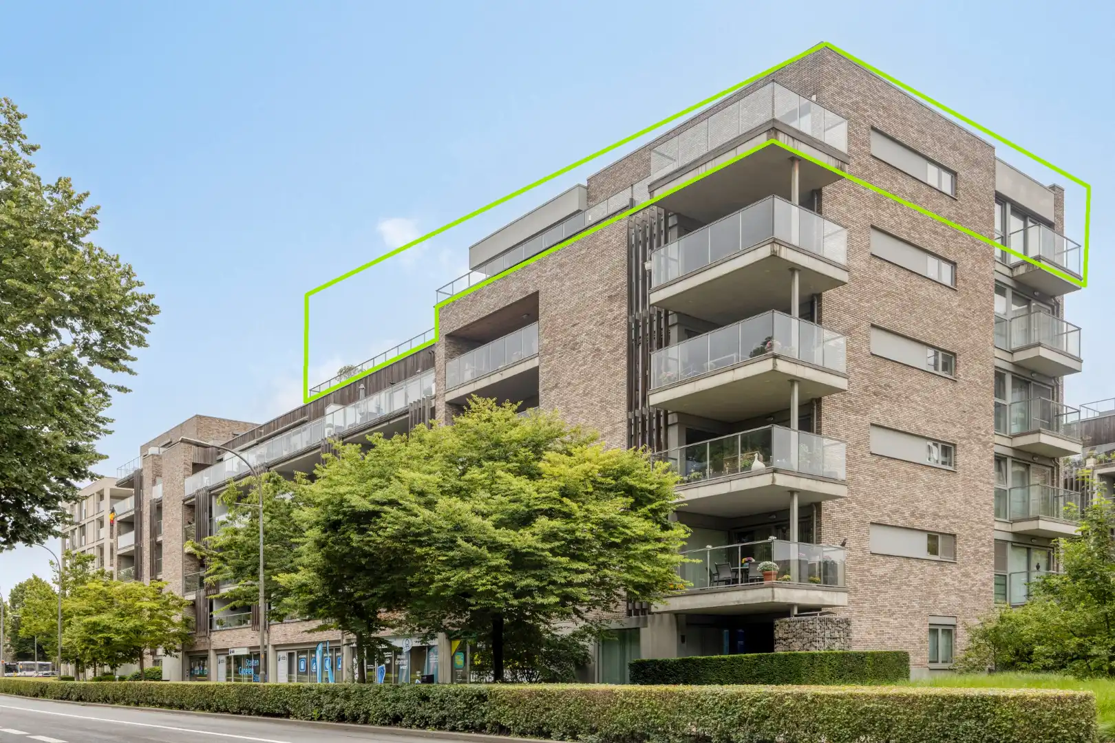 Unieke penthouse met mega-terras en schitterend zicht op de Wallen en de Basiliek van Tongeren foto 2