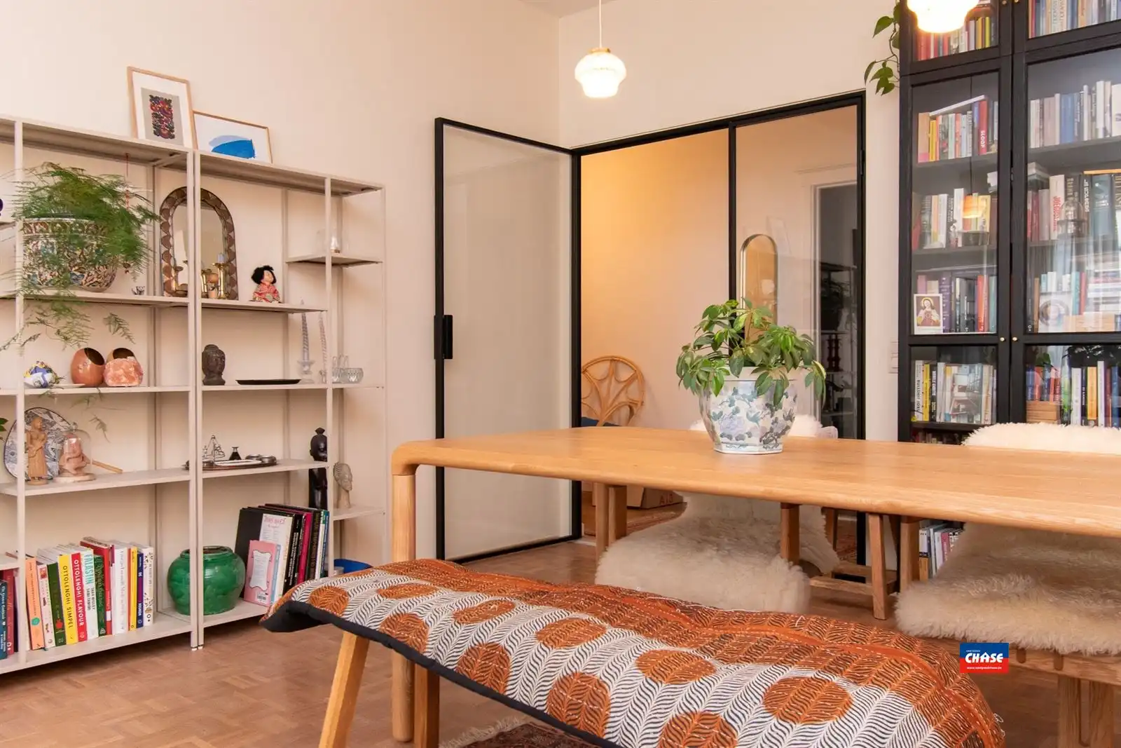Ruim, instapklaar appartement met drie slaapkamers en terras gelegen op toplocatie! foto 2
