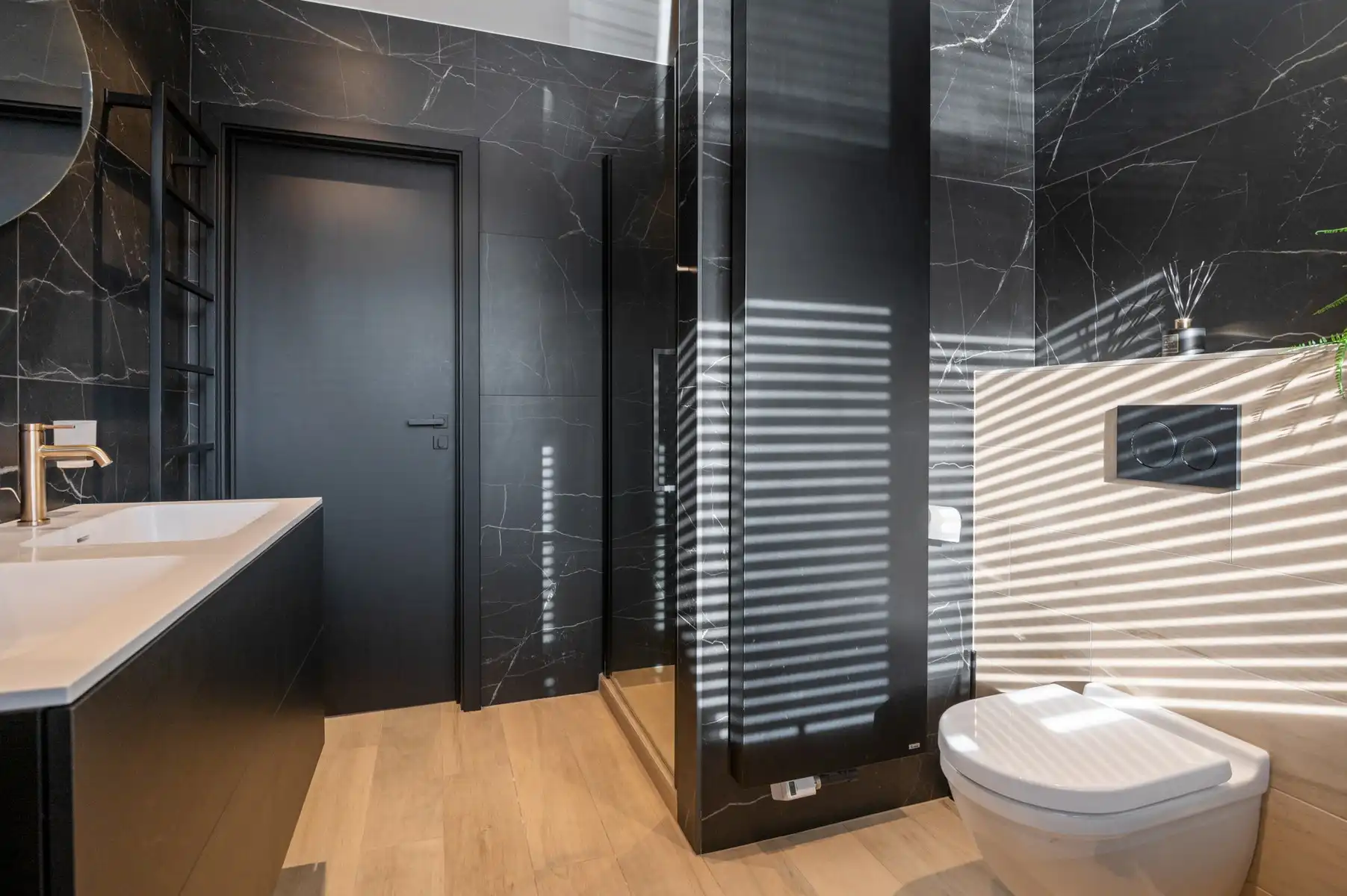Ruime woning op toplocatie foto 25
