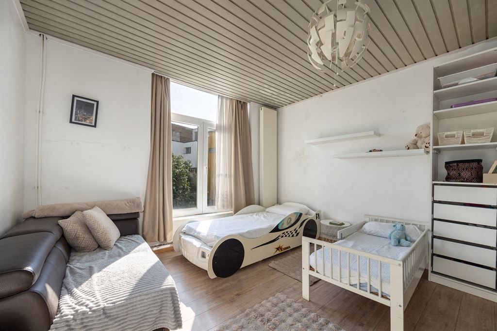 Ruime woning met 4 slaapkamers en stadskoer foto 15