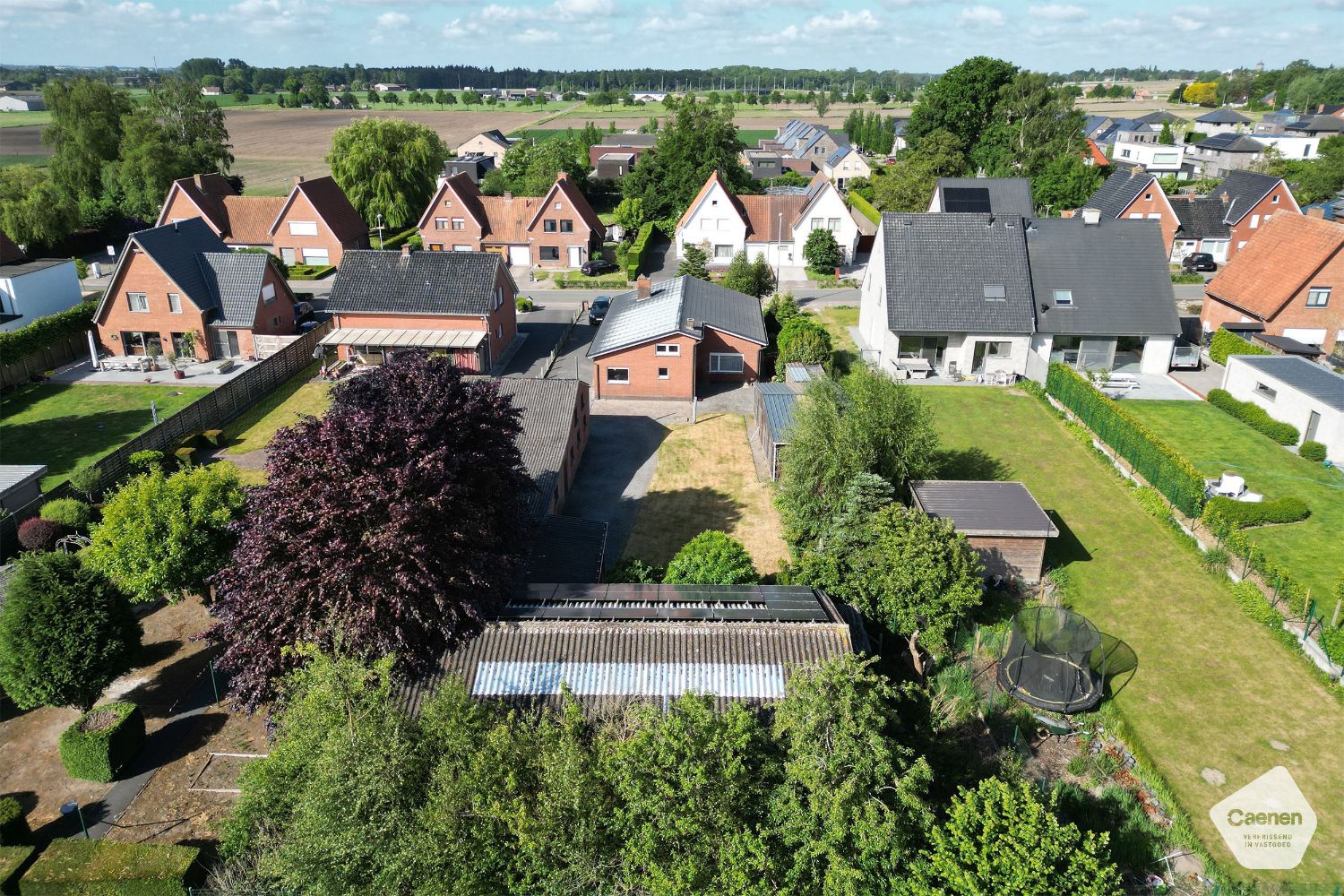UITNODIGENDE BUNGALOW met 3 mooie slaapkamers, garage en een perceel van 1238 m² foto 3