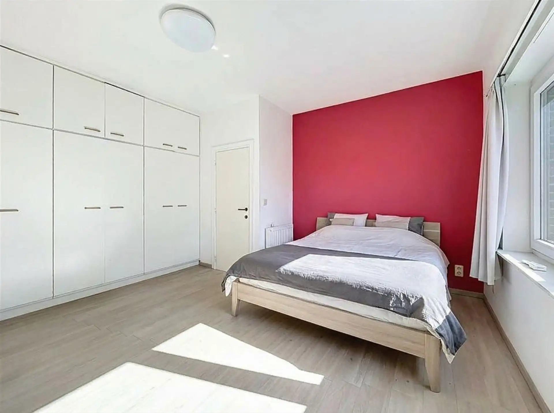 Instapklare half open bebouwing met 3 slaapkamers en oprit voor meerdere wagens op toplocatie foto 10