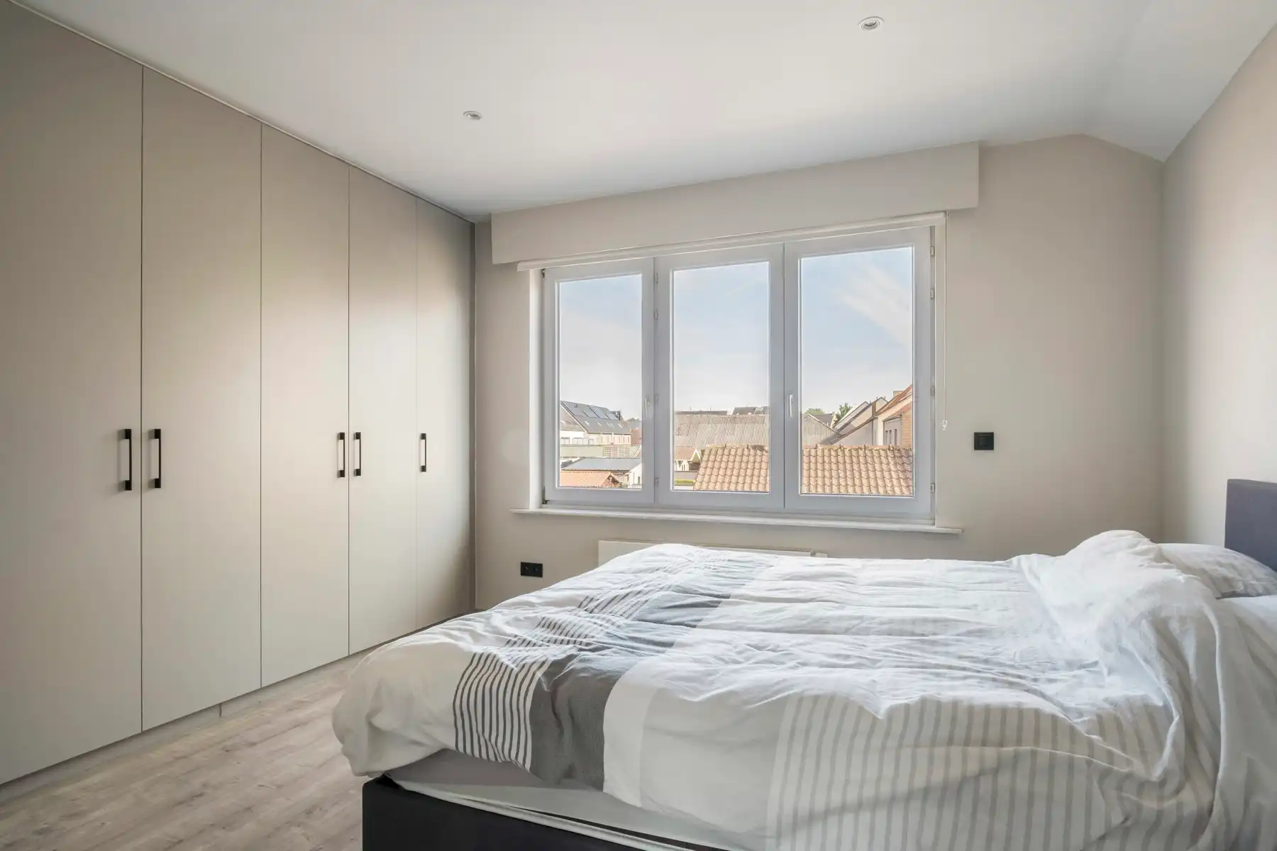 Moderne gerenoveerde woning op rustige ligging in Gistel. foto 6