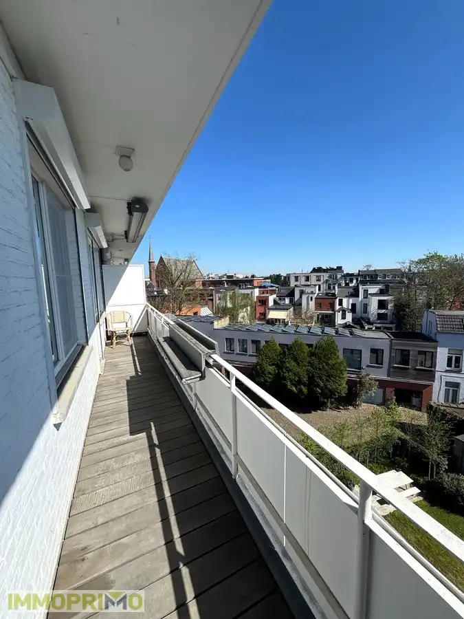 Zeer ruim en lichtrijk appartement te huur foto 16