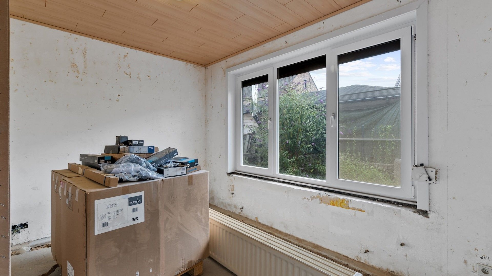 Te renoveren woning (O.B.) met 3 slaapkamers op 6a 48ca foto 11
