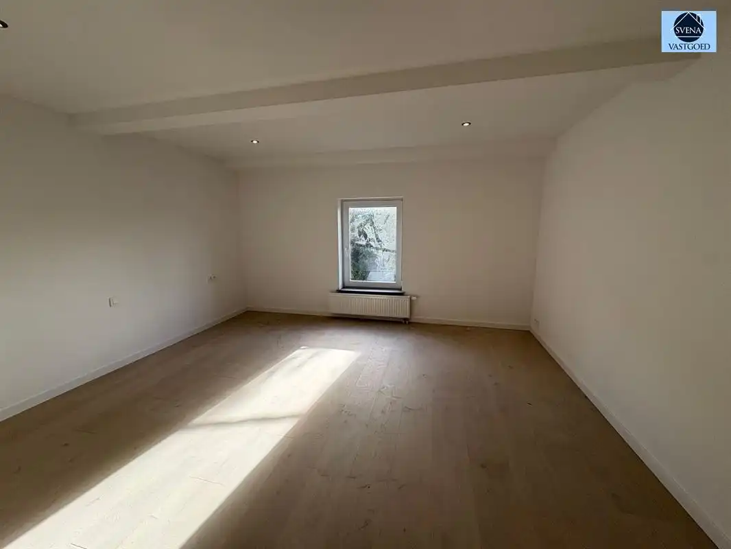 ZEER RUIME WONING MET 4 SLAAPKAMERS EN 2 GARAGES foto 17