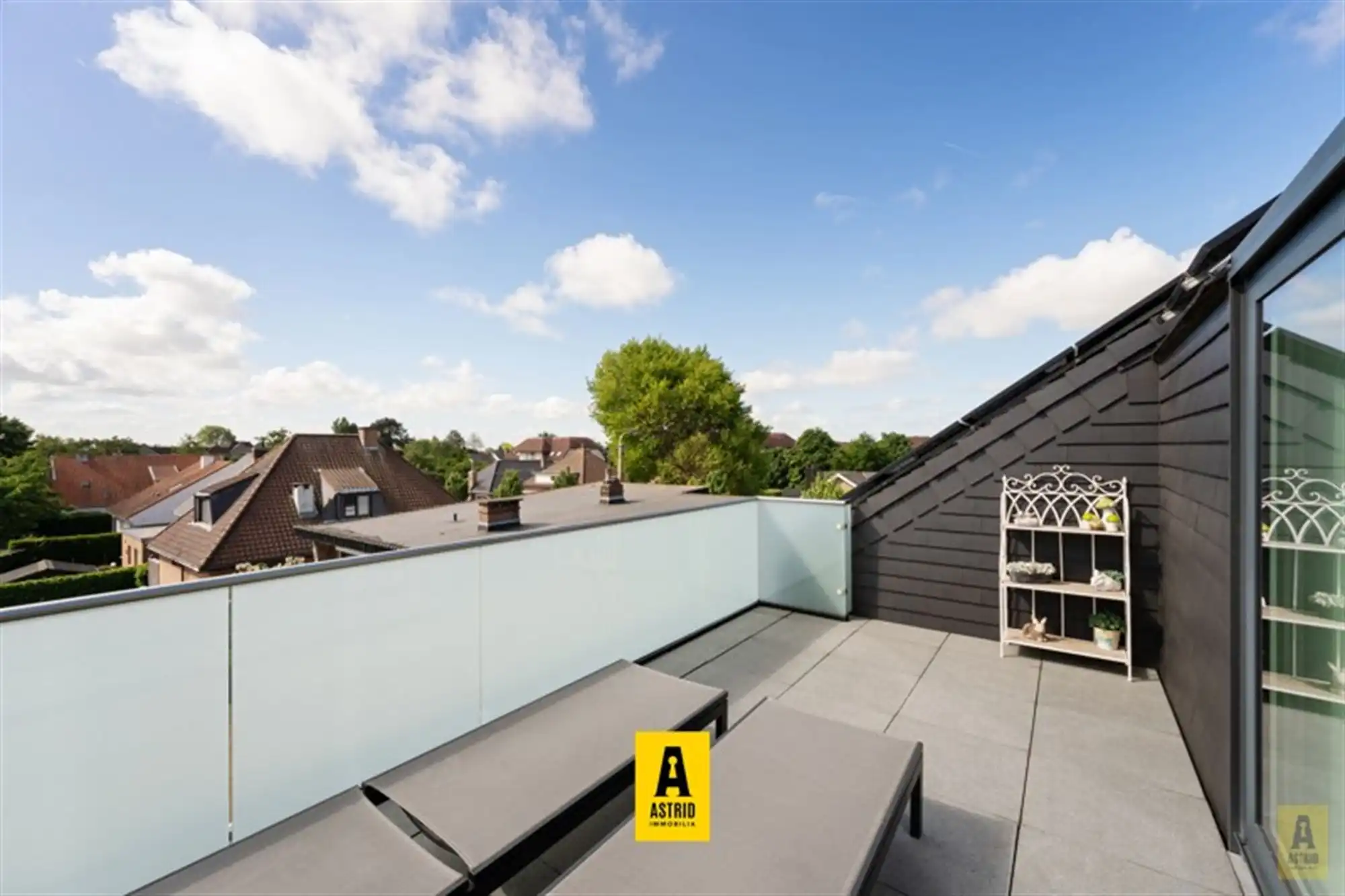 Karaktervolle voormalige dokterswoning met zee aan ruimte en mogelijkheden! foto 35