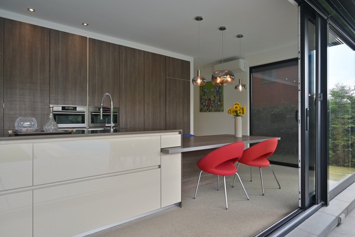 Moderne woning uit 2013 met 3 slaapkamers, 2 badkamers en buitenzwembad, gelegen in het mooie Meeswijk foto 14