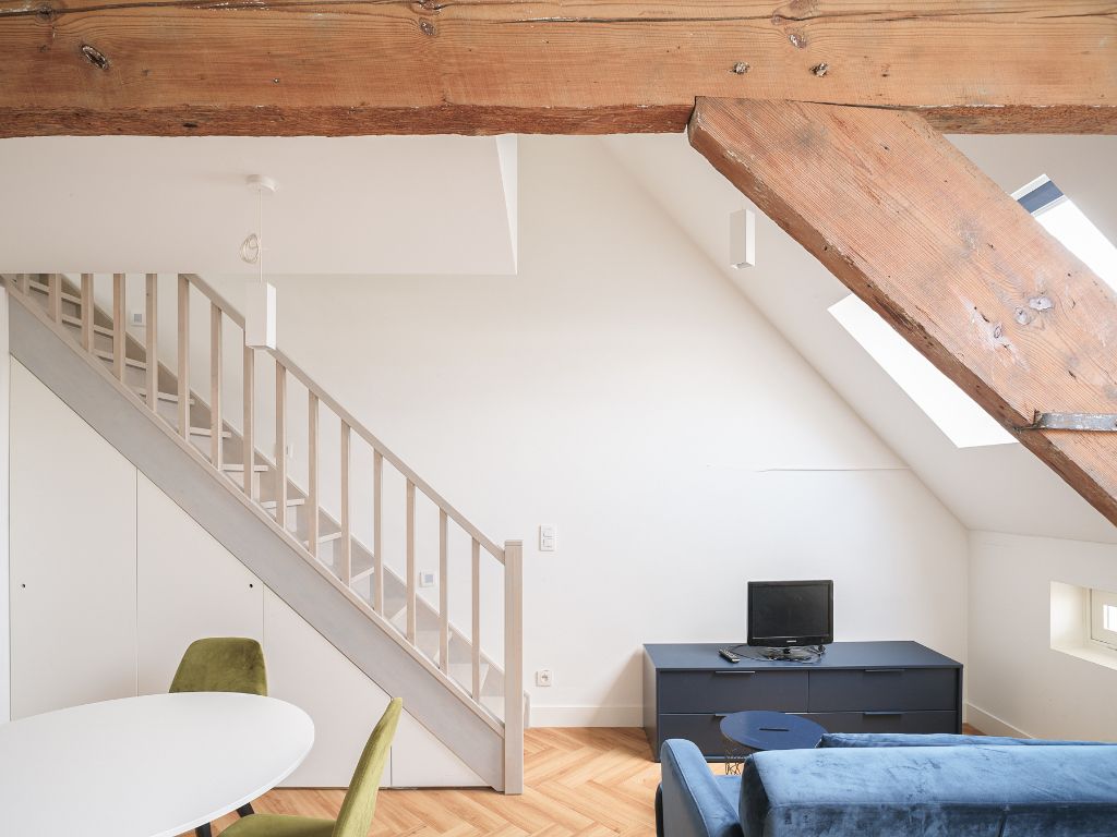 Instaplaar duplex-appartement met 1 slaapkamer en terras op een zeer gegeerde locatie – Sint-Pietersplein. foto 3