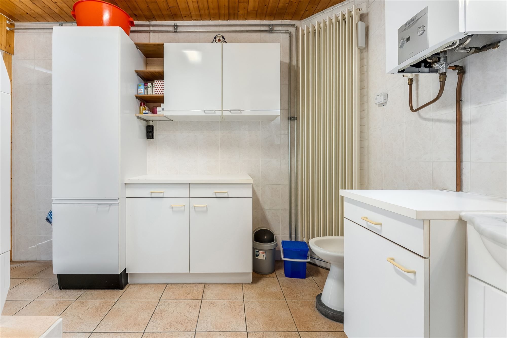 PERFECT ONDERHOUDEN WONING MET RUIME GARAGE EN BIJGEBOUW foto 15