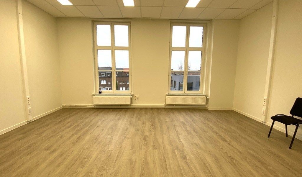 Gerenoveerde kantoren met zicht op water te huur in Gent foto 12