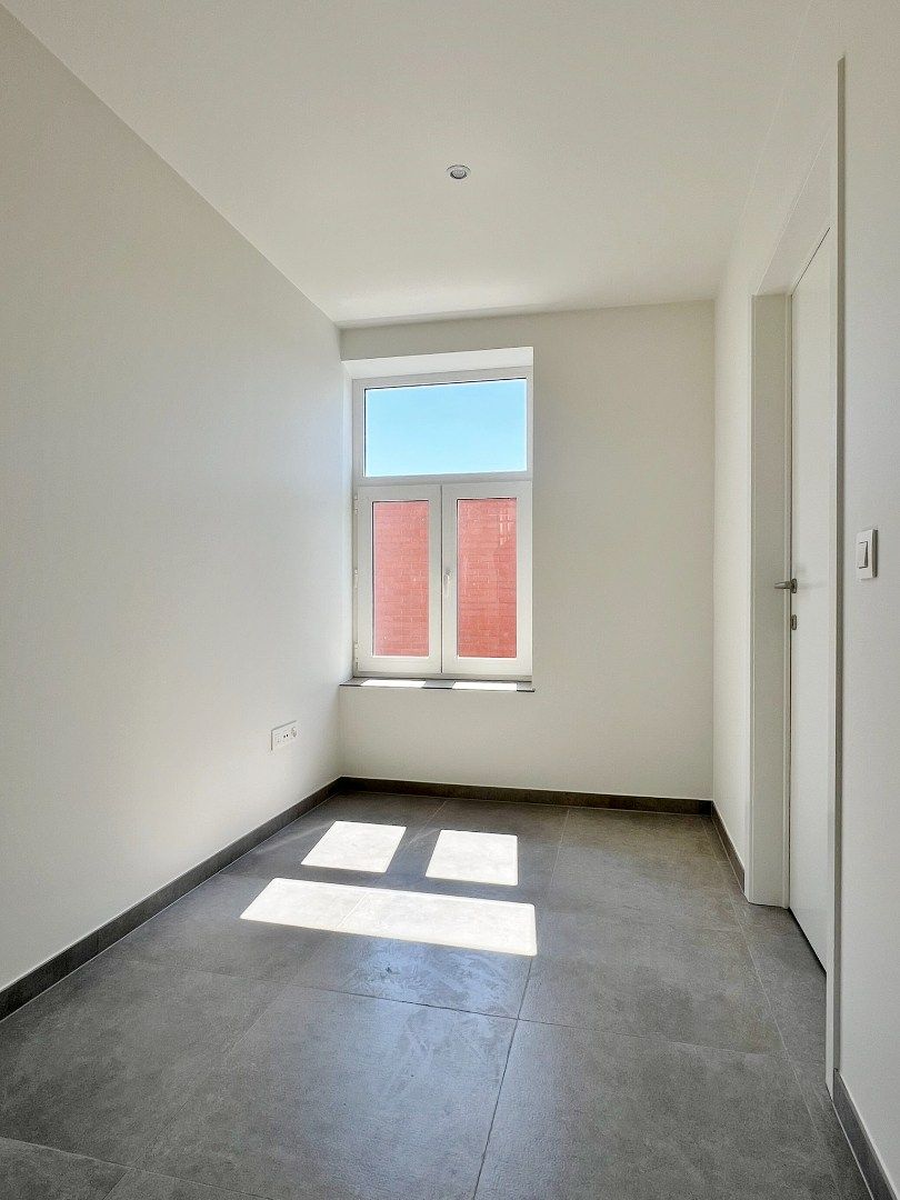 Volledig vernieuwde woning met gezellige koer en uitweg  foto 9