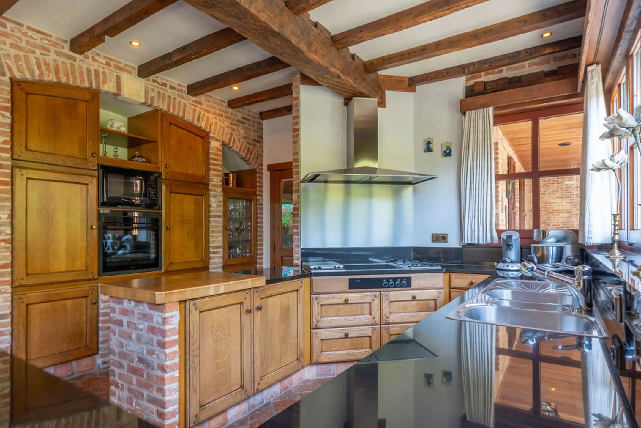 Ruime villa met 6 slpk op 2.295 m² grond met veel privacy foto 20