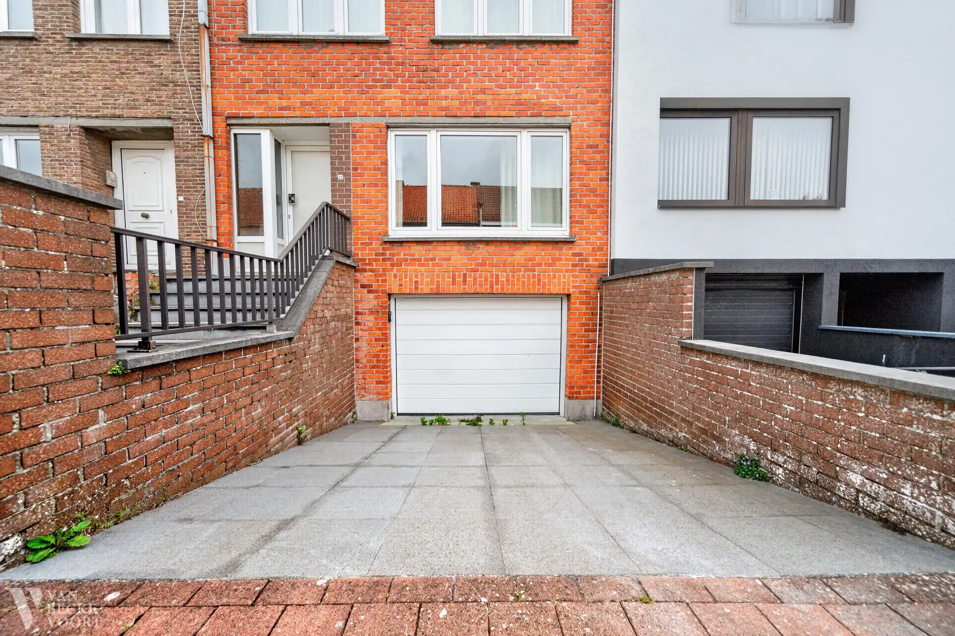 Te renoveren bel-etagewoning met garage foto 2