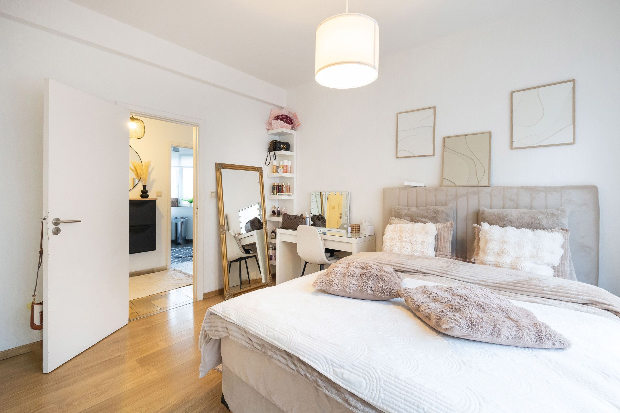 Zeer licht! Begane grond met 1 slaapkamer + bureau. foto 8