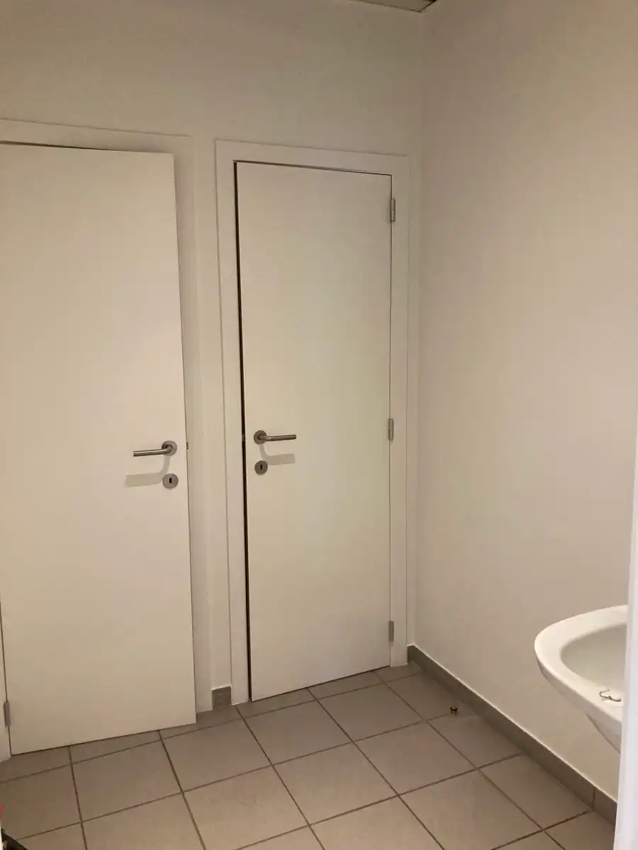 Ruime kantoorruimte te huur op toplocatie tussen Kortrijk centrum en ’t Hoge foto 7