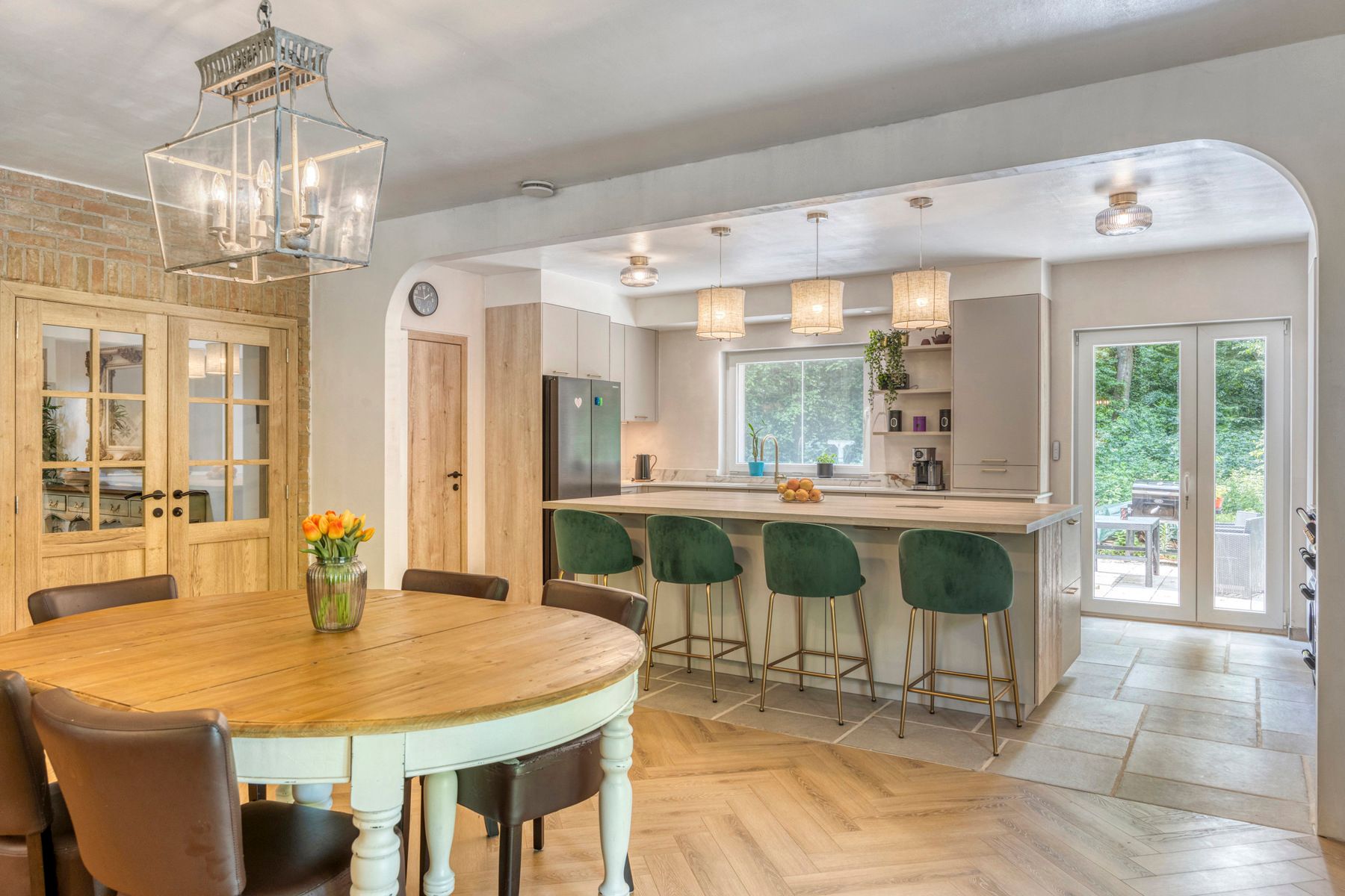 Zeer ruime gerenoveerde woning (± 398 m²) op een perceel van ± 60 are in het prestigieuze Bois de Strihoux foto 7