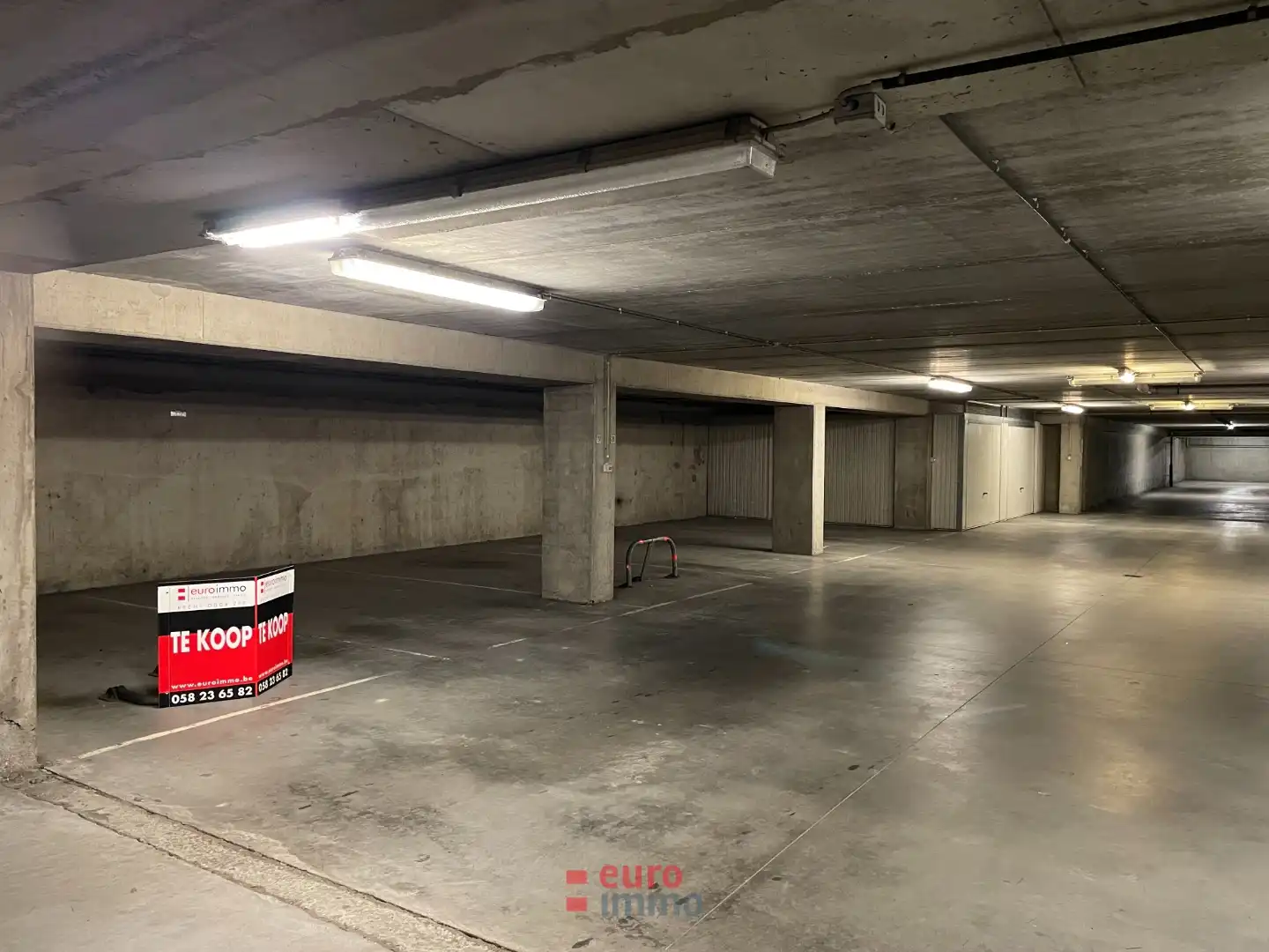 Centraal gelegen autostaanplaats! foto 2