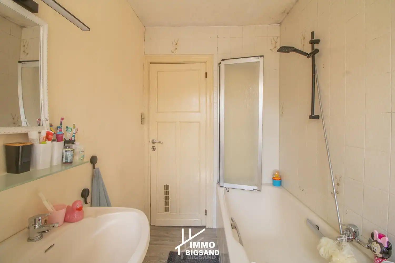 Halfopen woning met 4 slaapkamers, zijwaartse diepe oprit met garage en ruime tuin op 385 m² te Gullegem foto 13