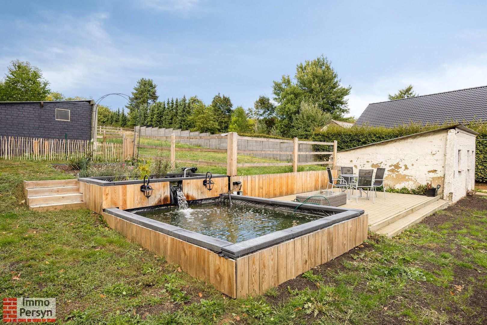 Grotendeels gerenoveerde woning met ruime tuin op 17a75ca foto 2