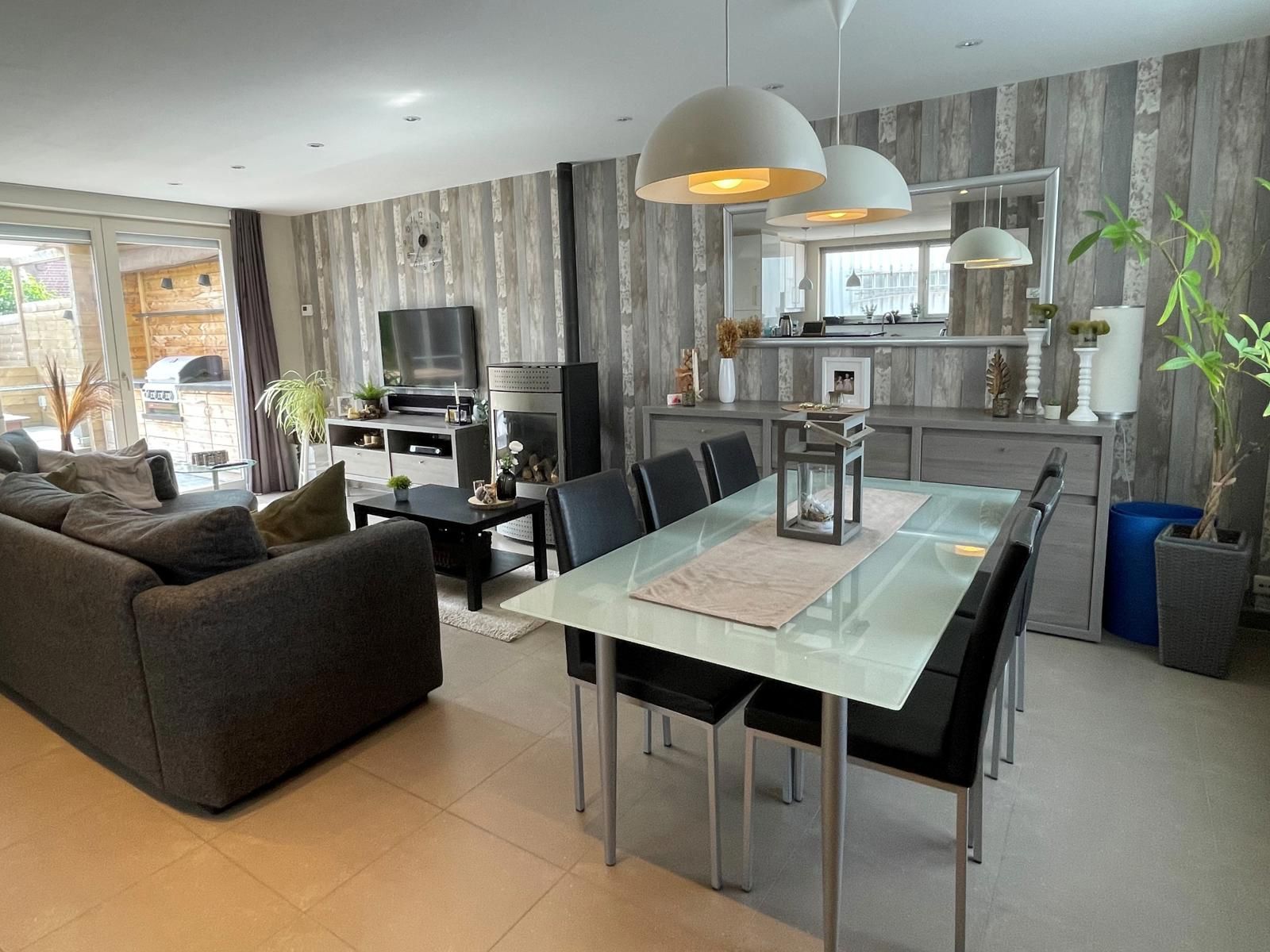 Instapklare woning met oprit, garage en zuidgerichte tuin foto 5