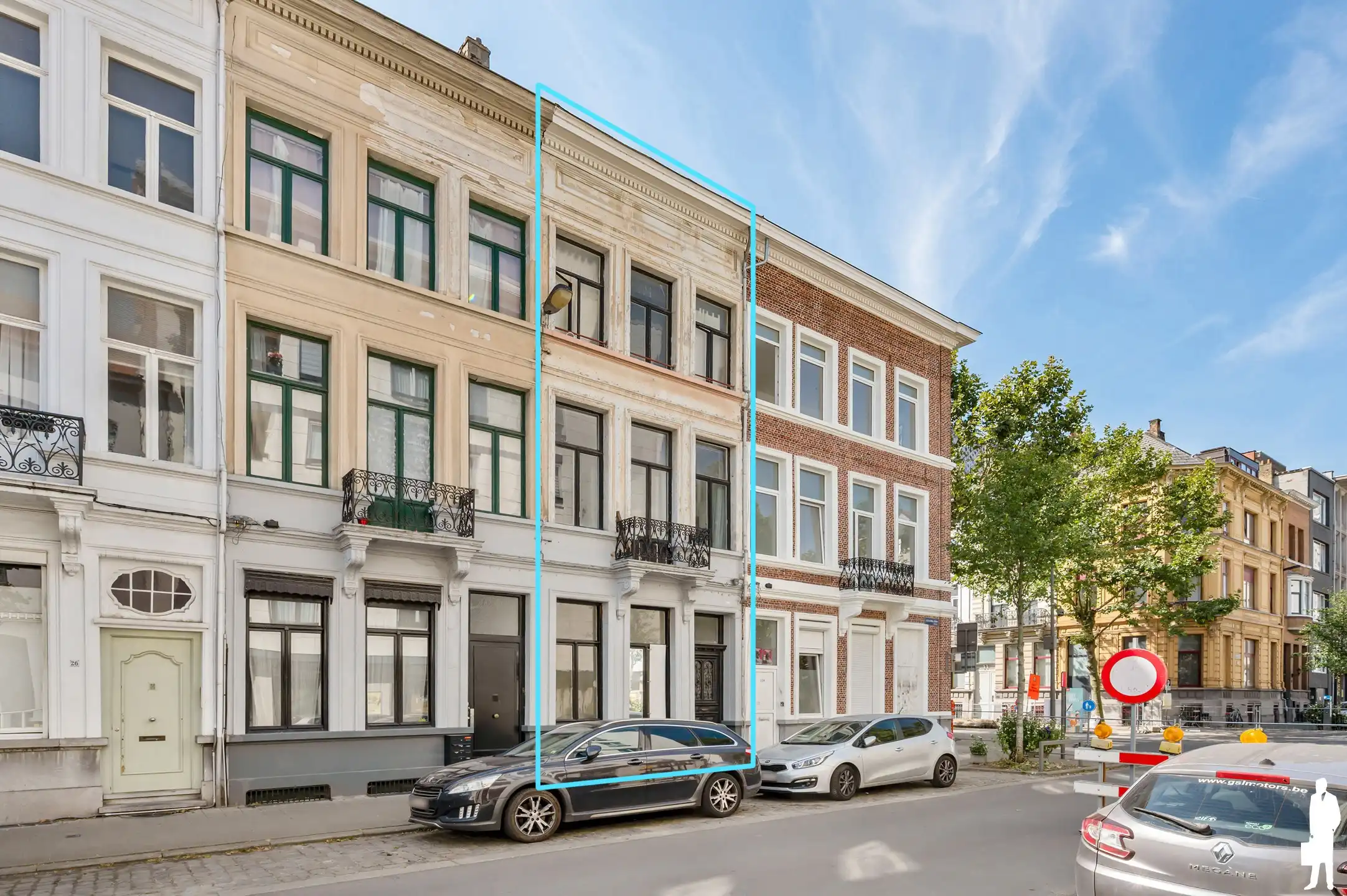 Vergunde opbrengsteigendom met 4 appartementen foto {{pictureIndex}}