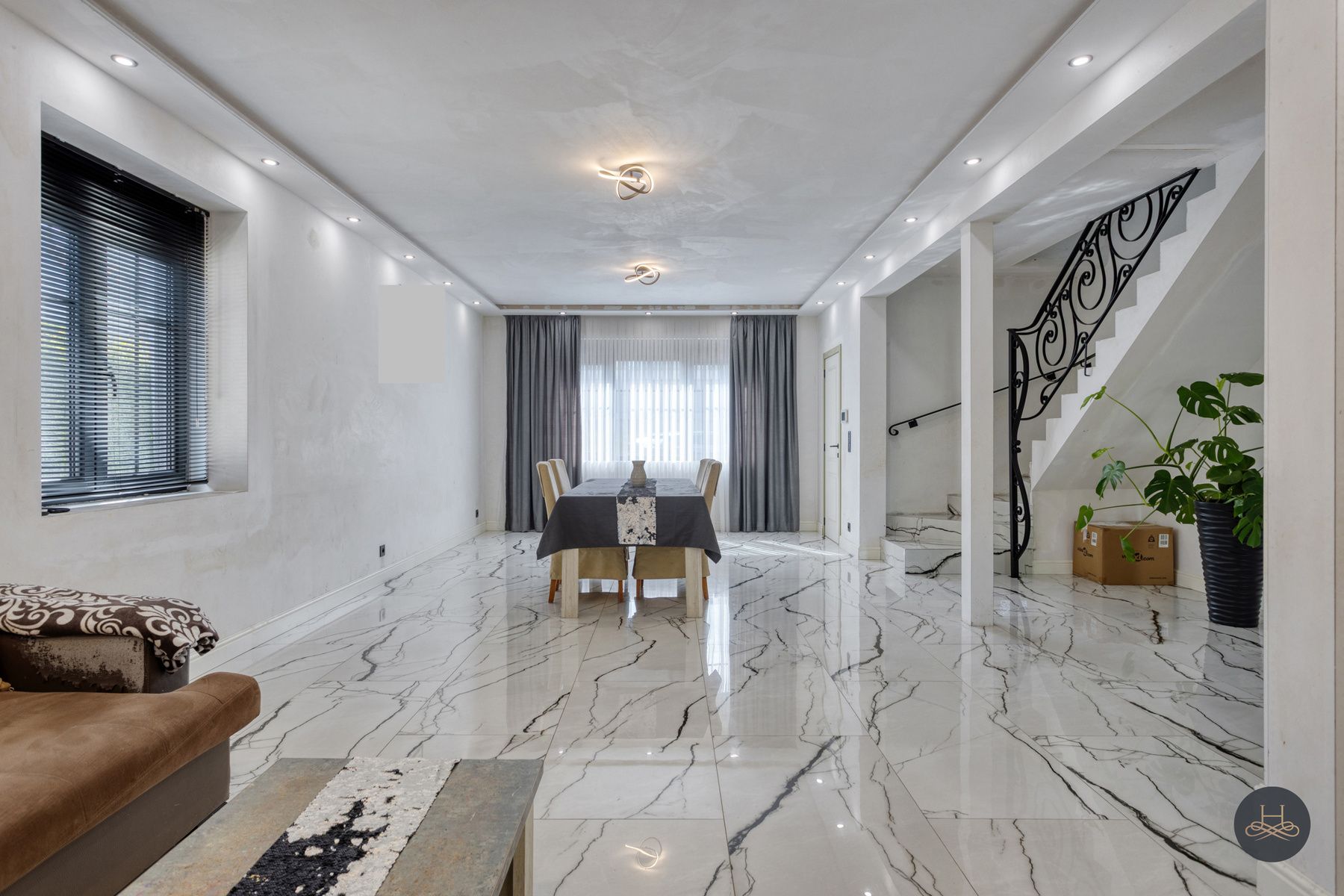 Riante woning met 6 slaapkamers en veel parkeergelegenheid foto 8