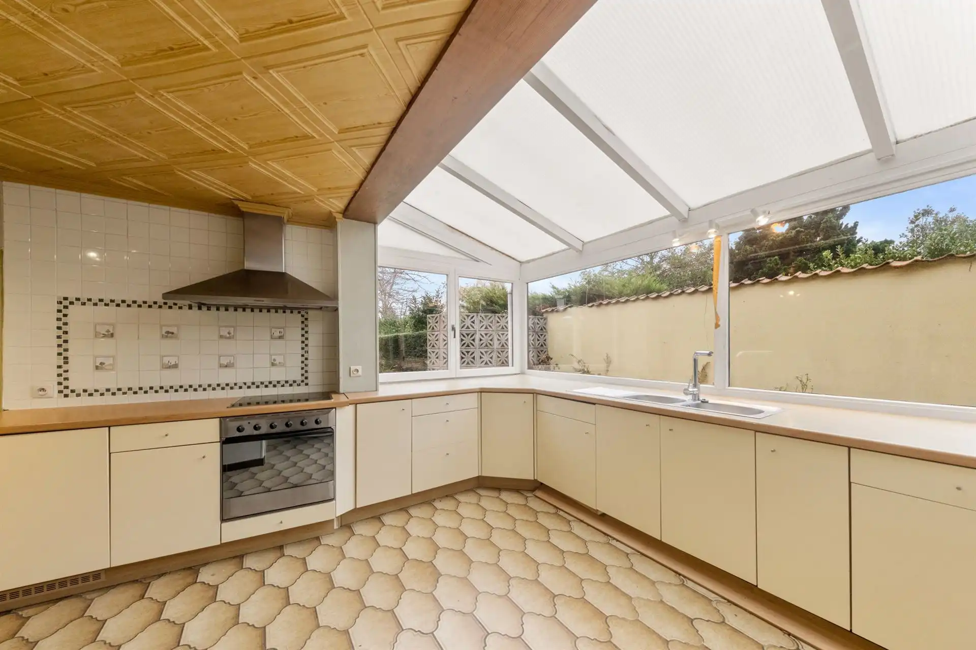 Ideaal gelegen gezinswoning met drie slaapkamers en garage foto 3