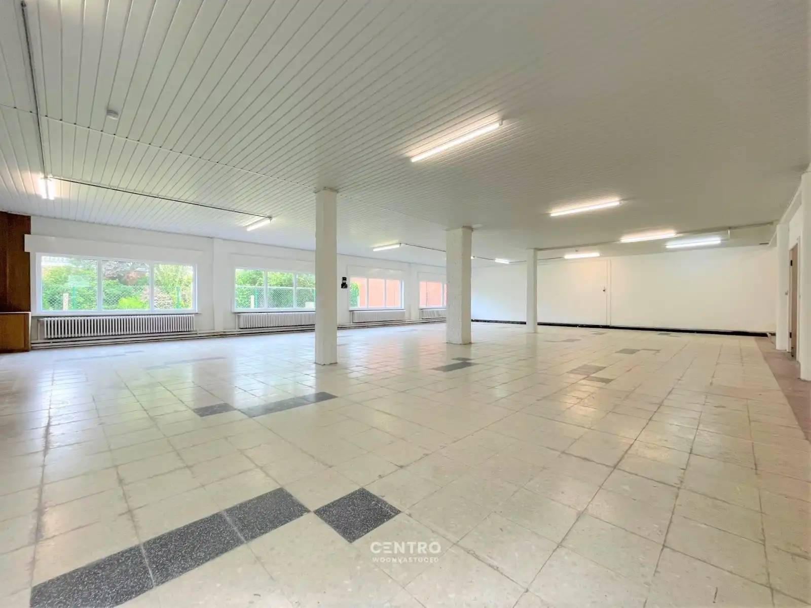 Instapklare woning met 4/5 slpks en RUIME polyvalente ruimte/magazijn (circa 700m²)! foto 23