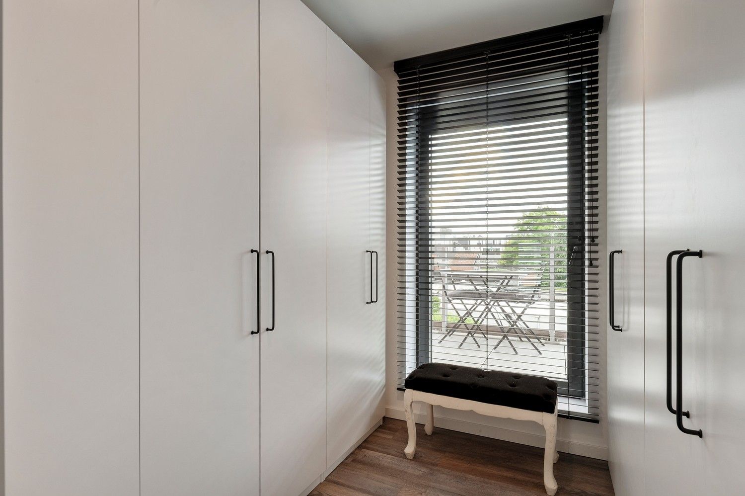 Instapklaar dakappartement met terras in centrum Putte foto 16