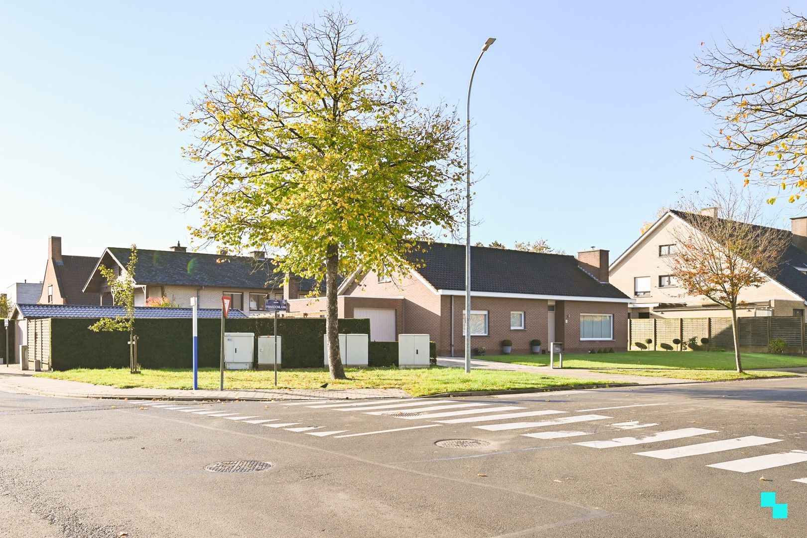 Alleenstaande villa aan de stadsrand van Izegem foto 3