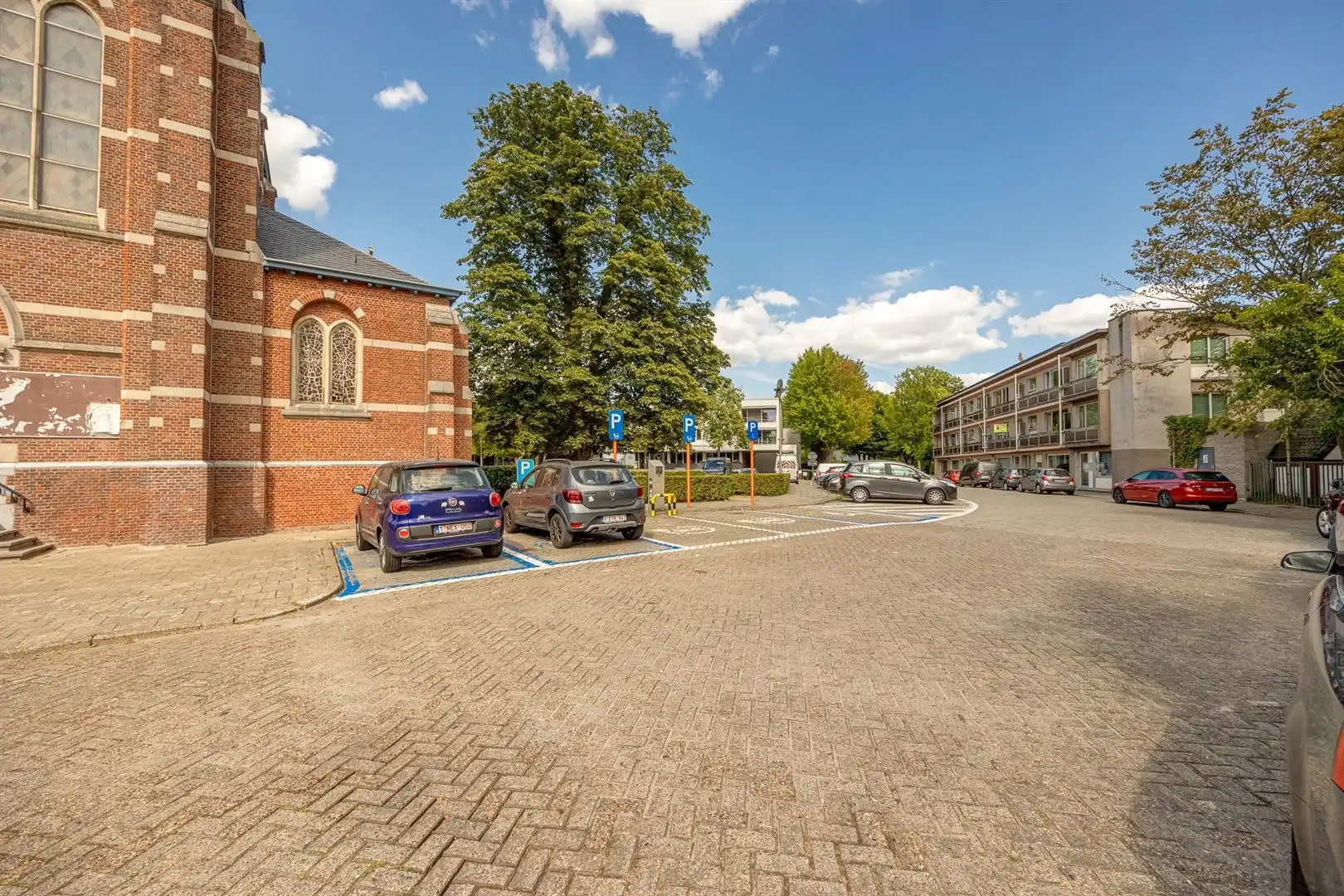 Commerciële toplocatie met privéparking foto 24