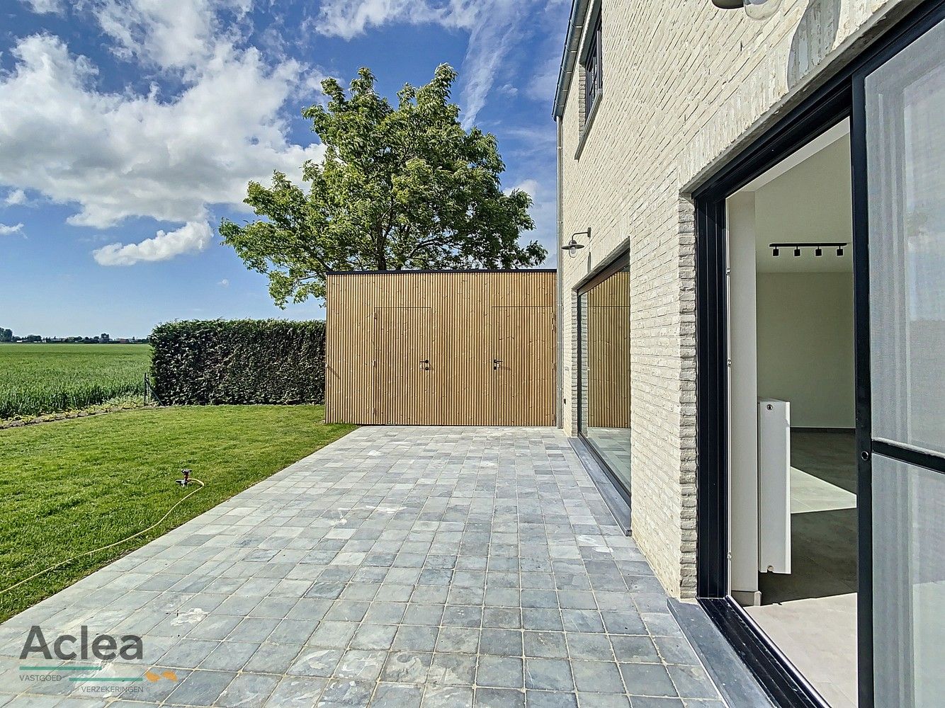 Prachtige recente koppelwoning met 5 slpks foto 28