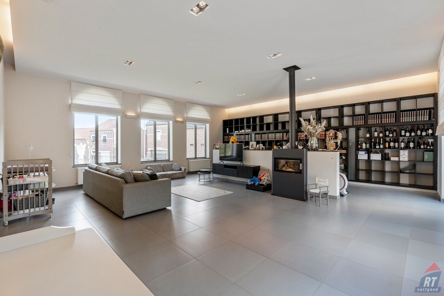 Exclusieve woning met zwembad in het landelijke Kerkom-bij-Sint-Truiden foto 2