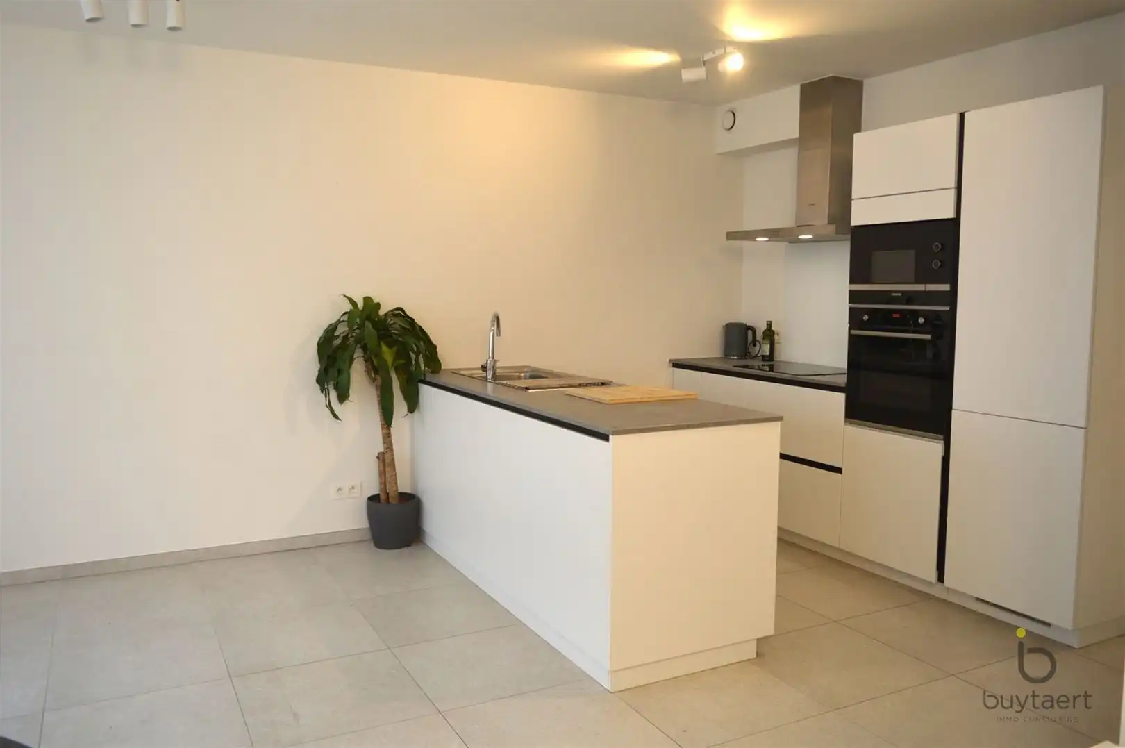 Gelijkvloers appartement met tuin te Deurne. foto 5