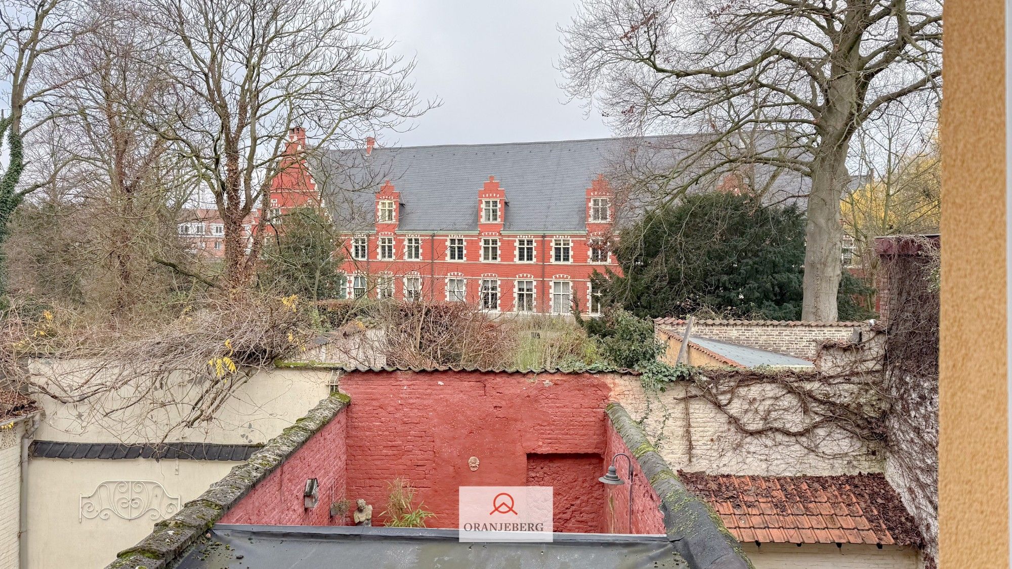 Huis met tuintje vlakbij Coupure foto 27