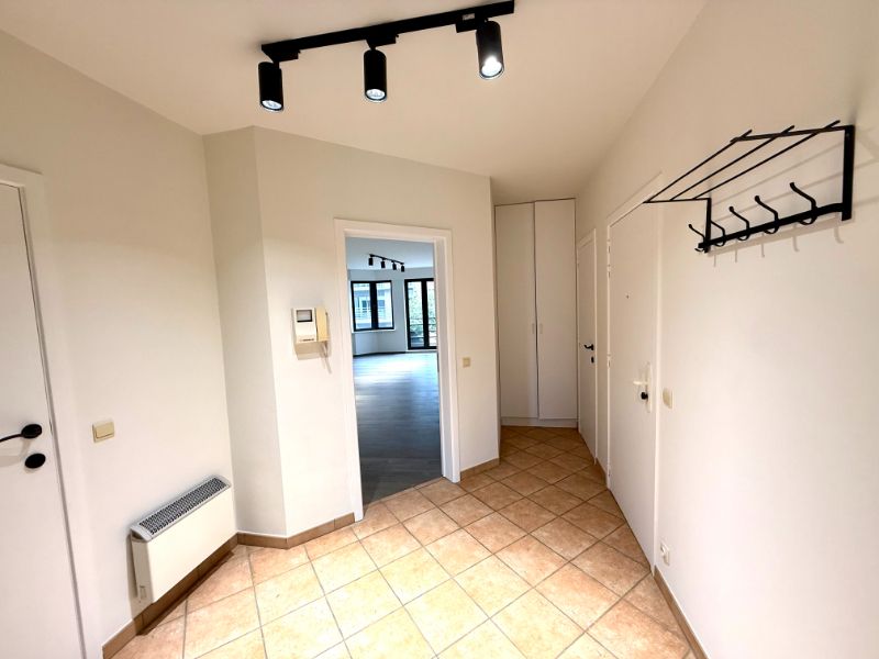 Instapklaar en ruim appartement met 2 slaapkamers en groot terras in hartje Deinze foto 6
