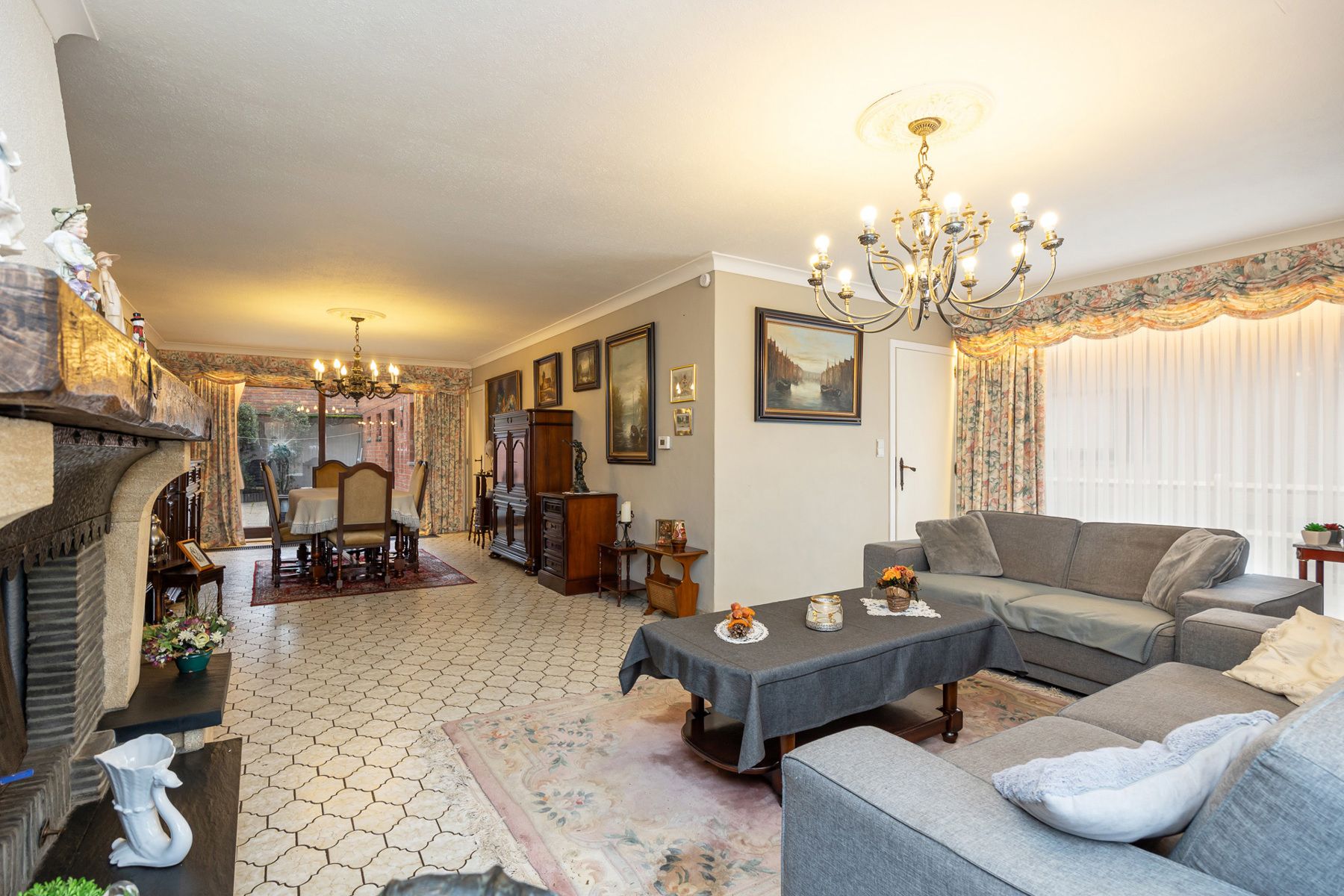 Ruime karaktervolle woonst met magazijn bij Berlare centrum foto 3