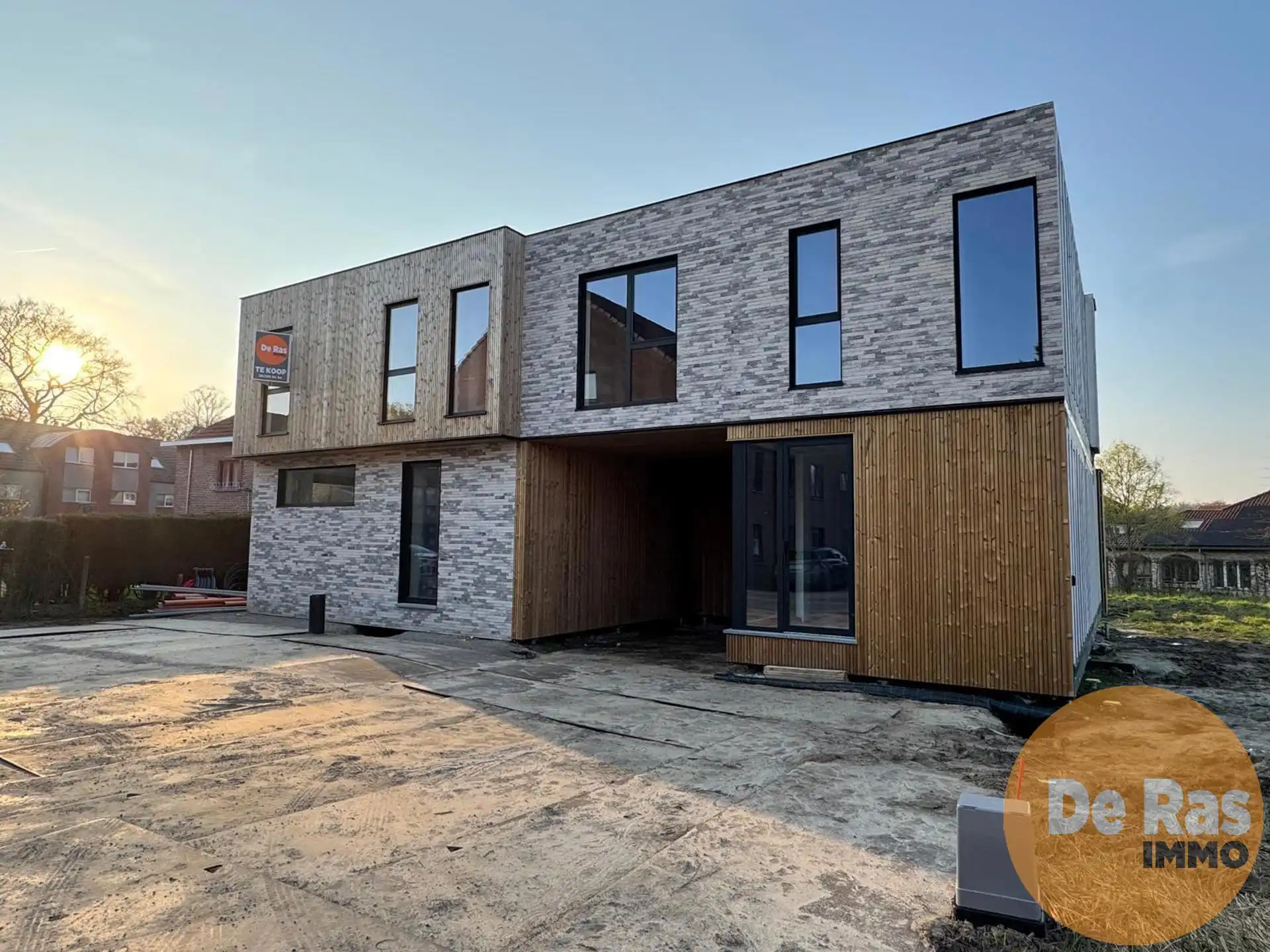 EREMBODEGEM -Nieuw project van 3 woningen op rustige locatie foto {{pictureIndex}}