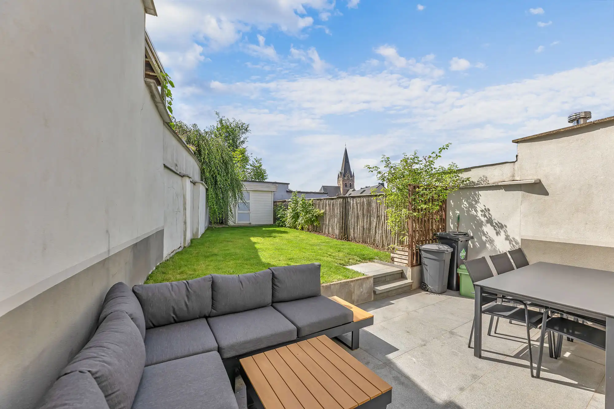 Instapklare gerenoveerde stadswoning met tuin foto 18