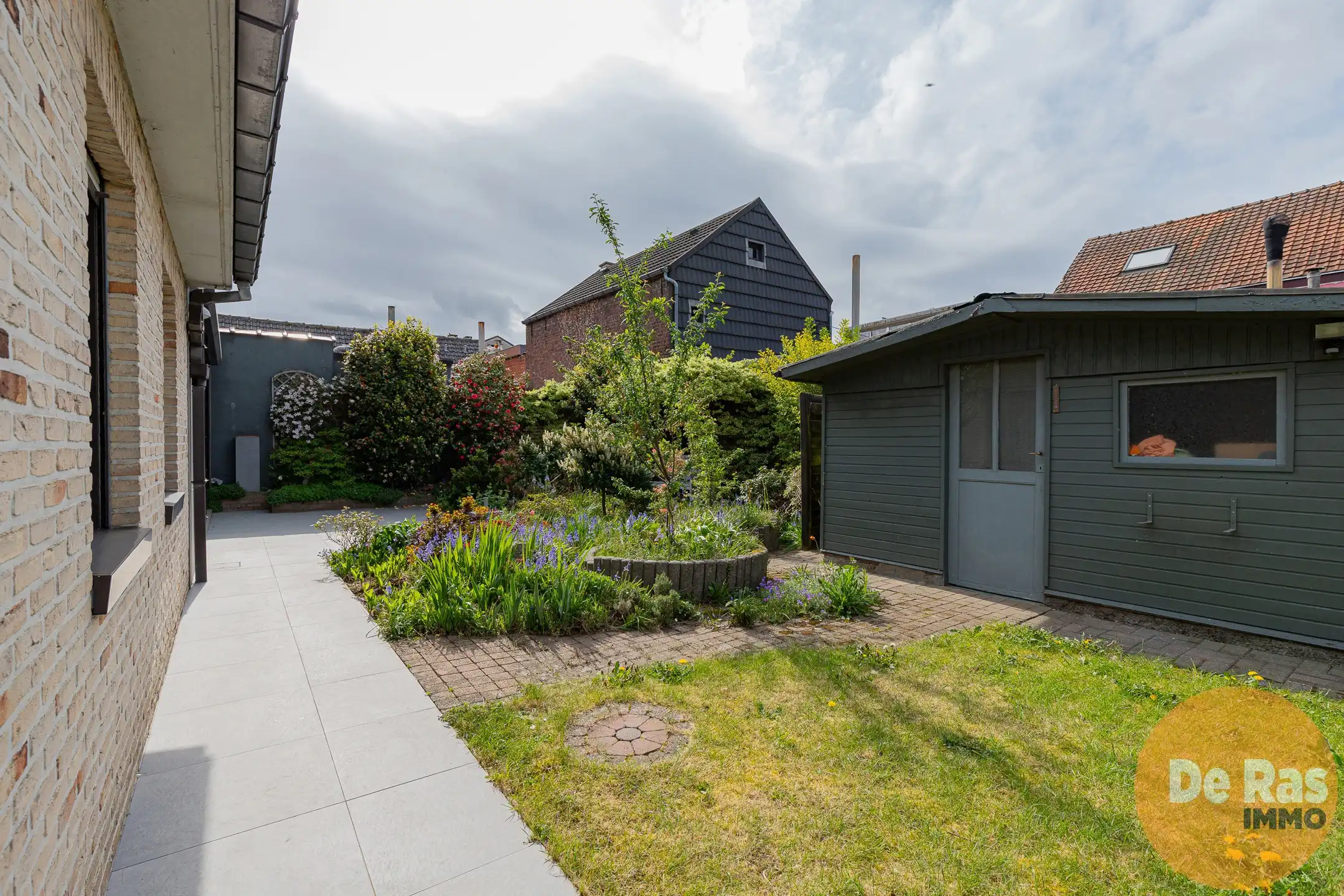 LIEDEKERKE - Ruime gezinswoning met tal van mogelijkheden foto 4